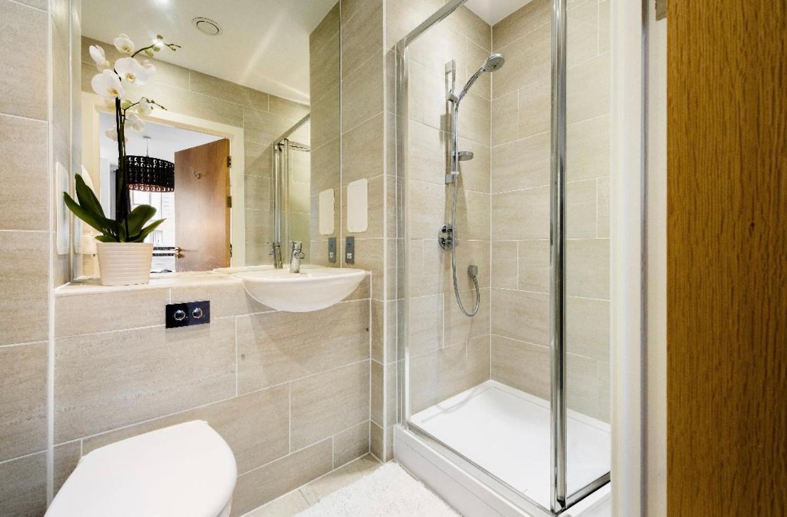 לונדון Lovely 2 Bed Apartment 15Mins From Bond St מראה חיצוני תמונה