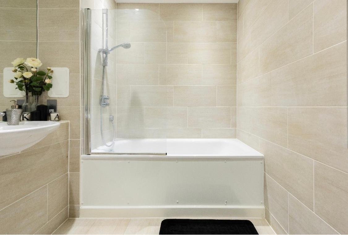 לונדון Lovely 2 Bed Apartment 15Mins From Bond St מראה חיצוני תמונה